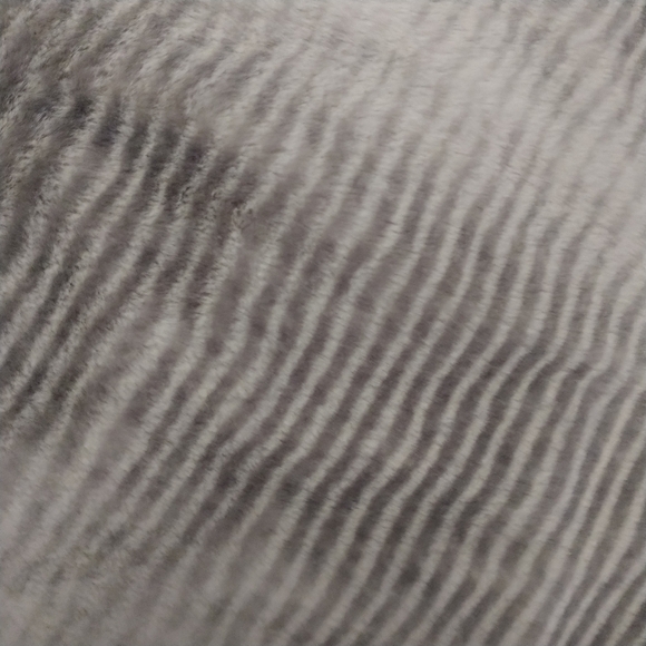 Mumbai Christmas Tree Skirt Platinum Faux Mink Fur Round Gorgeous Skirt 54" - Picture 8 of 11